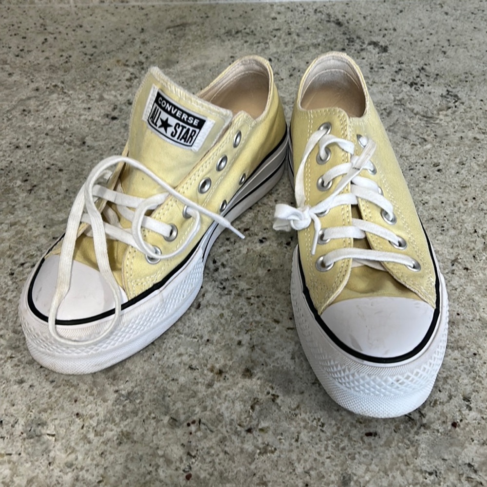 Platform Converse worn once!